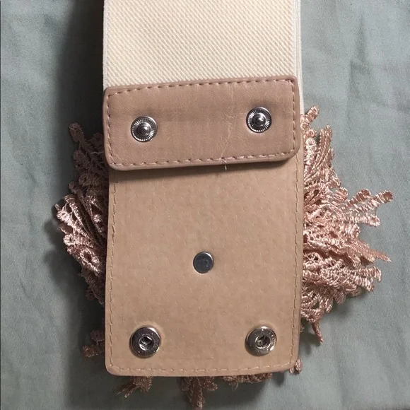 Authentic Vintage 80’s Wide Stretch Cinch Belt - Picture 9 of 13